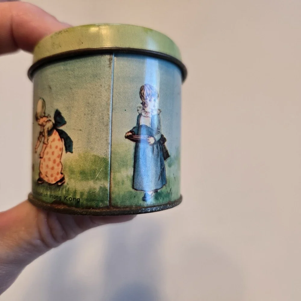 Vintage Shackman 1976 Ladies Picnic Oval Tea Tin and Lid